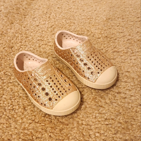 Native Shoes Other - Native Baby or Toddler Girl's Sparkly Gold Waterproof Shoe, size 4